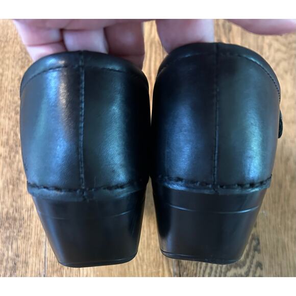 Dansko Solstice Button Strap Clogs Black Leather Slip on Women’s Sz 39 US 8.5 - Picture 7 of 8